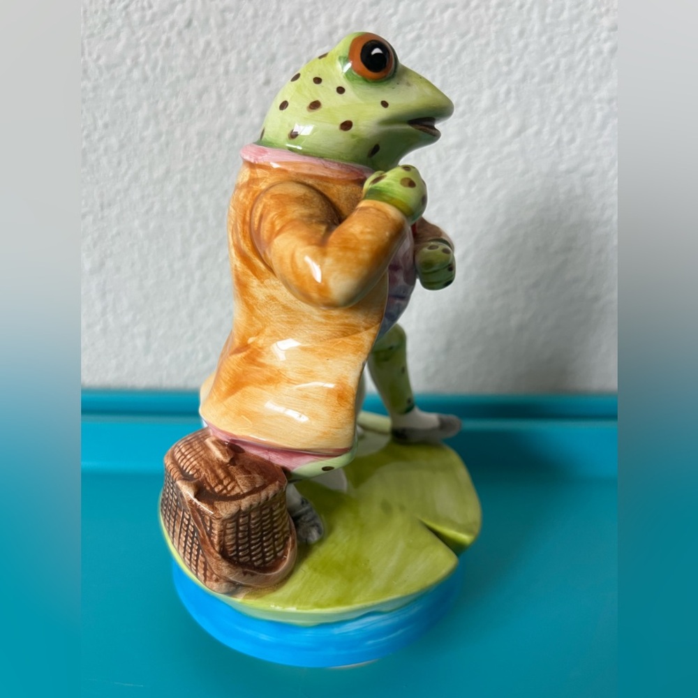Vintage Schmid Beatrix Potter Mr. Jeremy Fisher Frog Music Box Lazy River Works - Picture 2 of 10